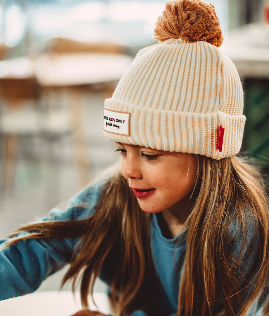 Bonnet Enfants Color Block Sandy, avec pompon, doublure polaire, coton biologique, dès 9 mois, Cool Kids Only !