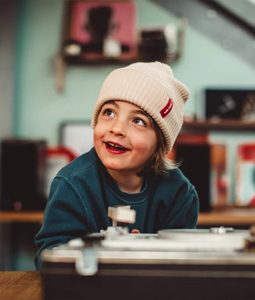 Enfant avec le bonnet Flow Creamy - vue de face - Hello Hossy