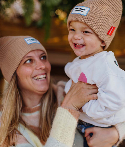 Bonnet coloré Parents-Enfants Pop Champagne, maille douce et fine, laine, sans pompon, dès 9 mois, Cool Kids Only !