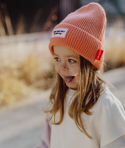 Bonnet coloré Enfants Pop Apricot, maille douce et fine, laine, sans pompon, dès 9 mois, Cool Kids Only !