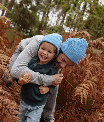 Duo papa-enfant avec le bonnet uni Flow Ocean – look décontracté – Hello Hossy