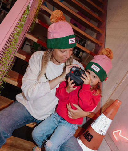 Duo maman enfant bonnet rose vert pompon Hello Hossy