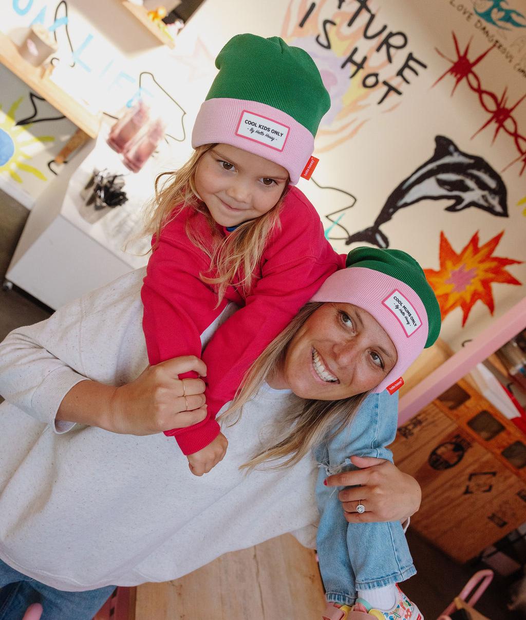 Kindermuts groen roze rand geborduurde label duo mama kind Hello Hossy