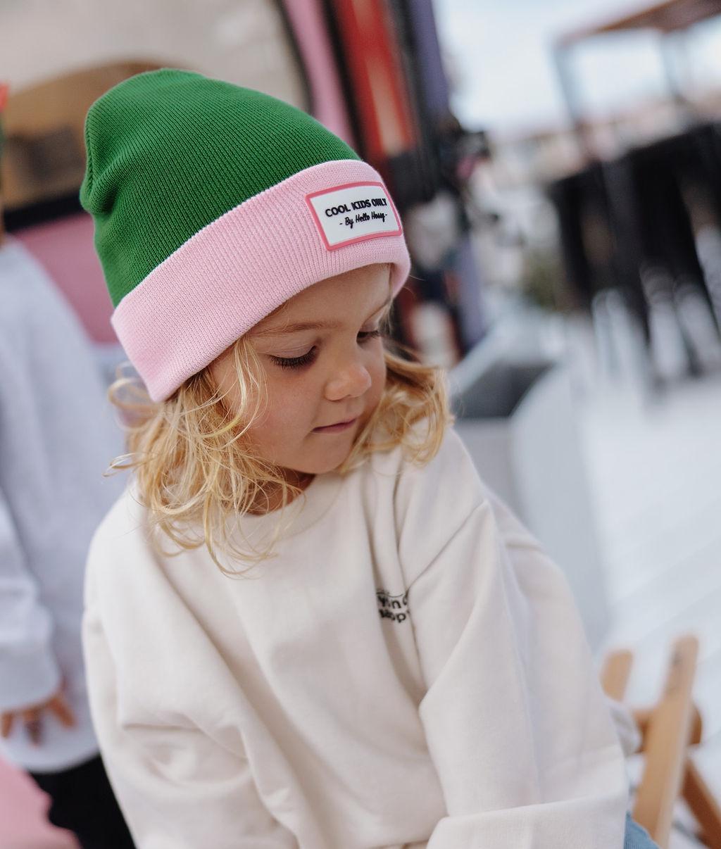 Kindermuts groen roze met geborduurd label Hello Hossy