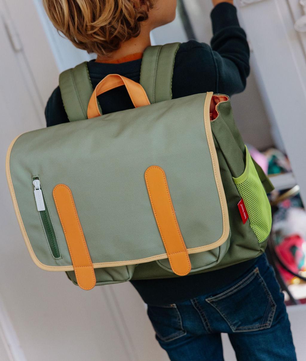 Groene kinderen schooltas met bruine handvaten en ritsend vak Hello Hossy
