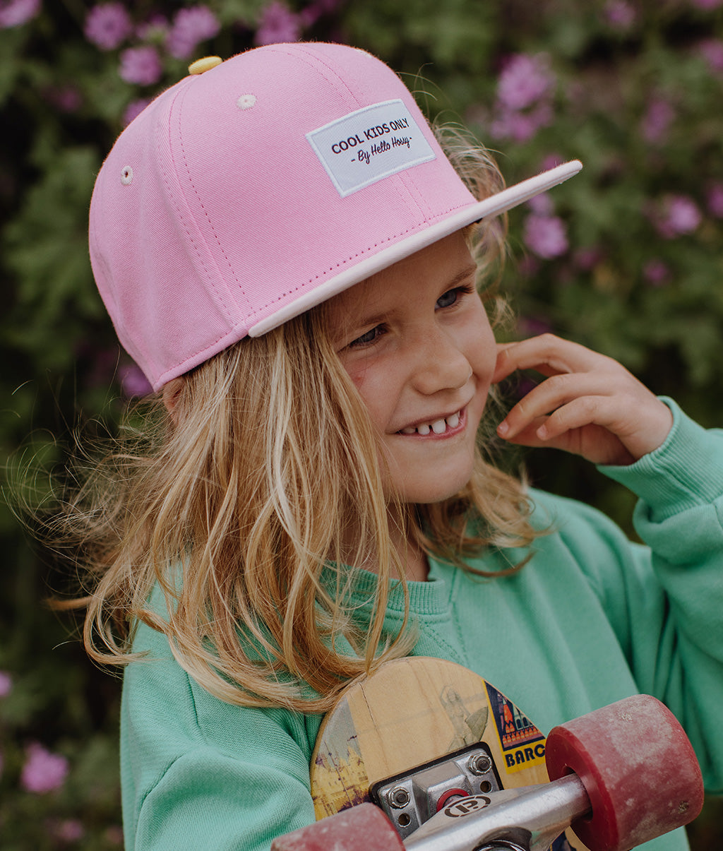 Casquette Enfants Mini Doll, visière plate, 100% coton biologique, certifiée Oeko-Tex, dès 9 mois, Cool Kids Only !
