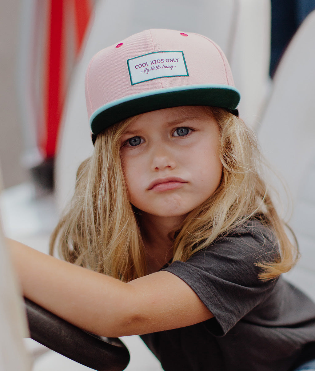 Casquette Enfants Mini Jolly, visière plate, 100% coton biologique, certifiée Oeko-Tex, dès 9 mois, Cool Kids Only !