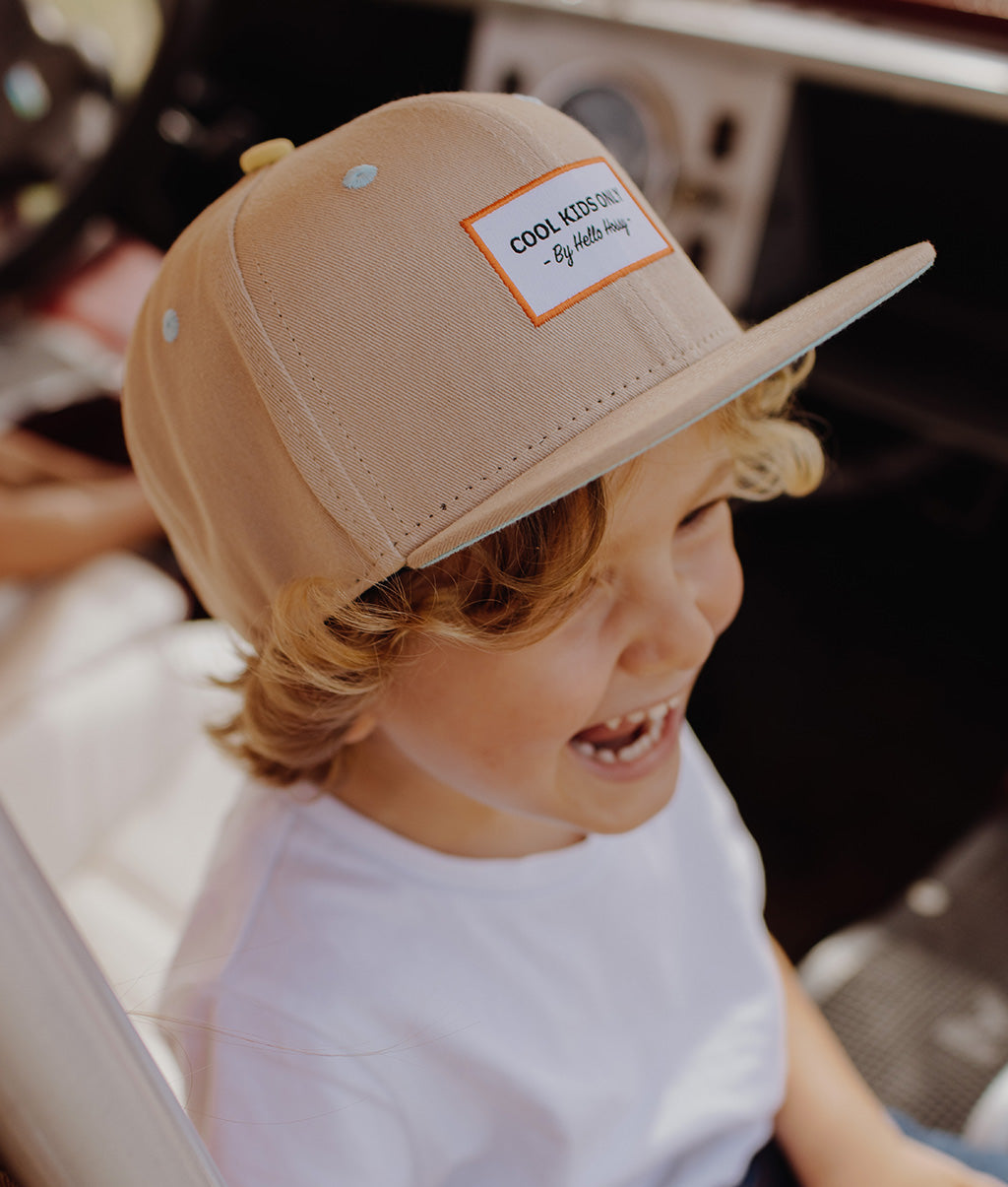 Casquette Enfants Mini Sandy, visière plate, 100% coton biologique, certifiée Oeko-Tex, dès 9 mois, Cool Kids Only !