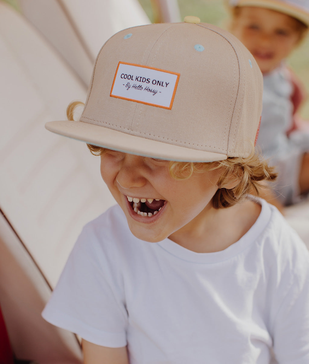 Casquette Enfants Mini Sandy, visière plate, 100% coton biologique, certifiée Oeko-Tex, dès 9 mois, Cool Kids Only !