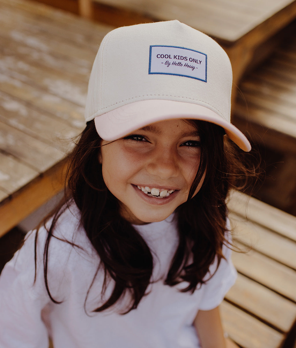 Casquette Enfants Mini Primrose, visière courbée, 100% coton biologique, certifiée Oeko-Tex, dès 9 mois, Cool Kids Only !