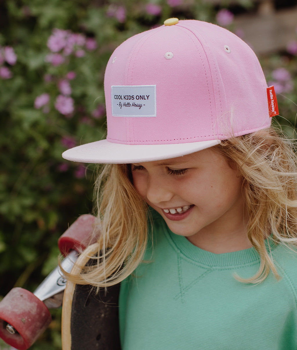 Casquette Enfants Mini Doll, visière plate, 100% coton biologique, certifiée Oeko-Tex, dès 9 mois, Cool Kids Only !