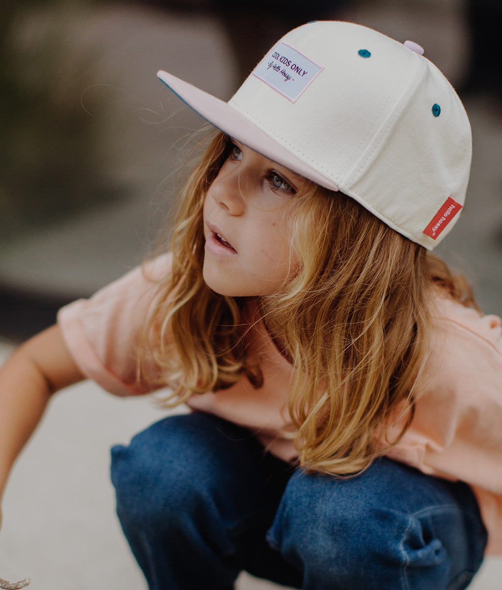 Casquette Enfants Mini Cotton, visière plate, 100% coton biologique, certifiée Oeko-Tex, dès 9 mois, Cool Kids Only !