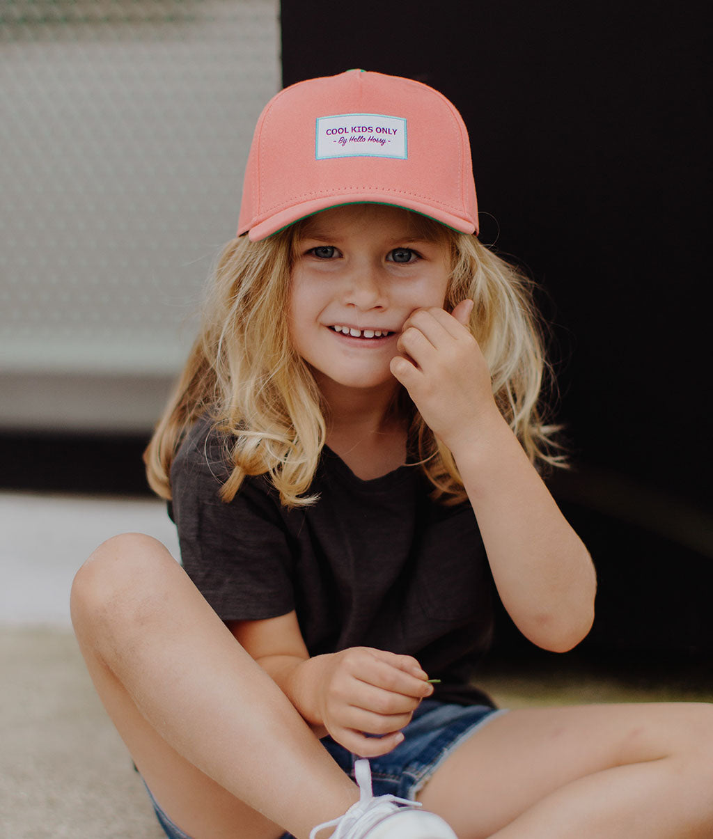 Casquette Enfants Mini Kiss, visière courbée, 100% coton biologique, certifiée Oeko-Tex, dès 9 mois, Cool Kids Only !