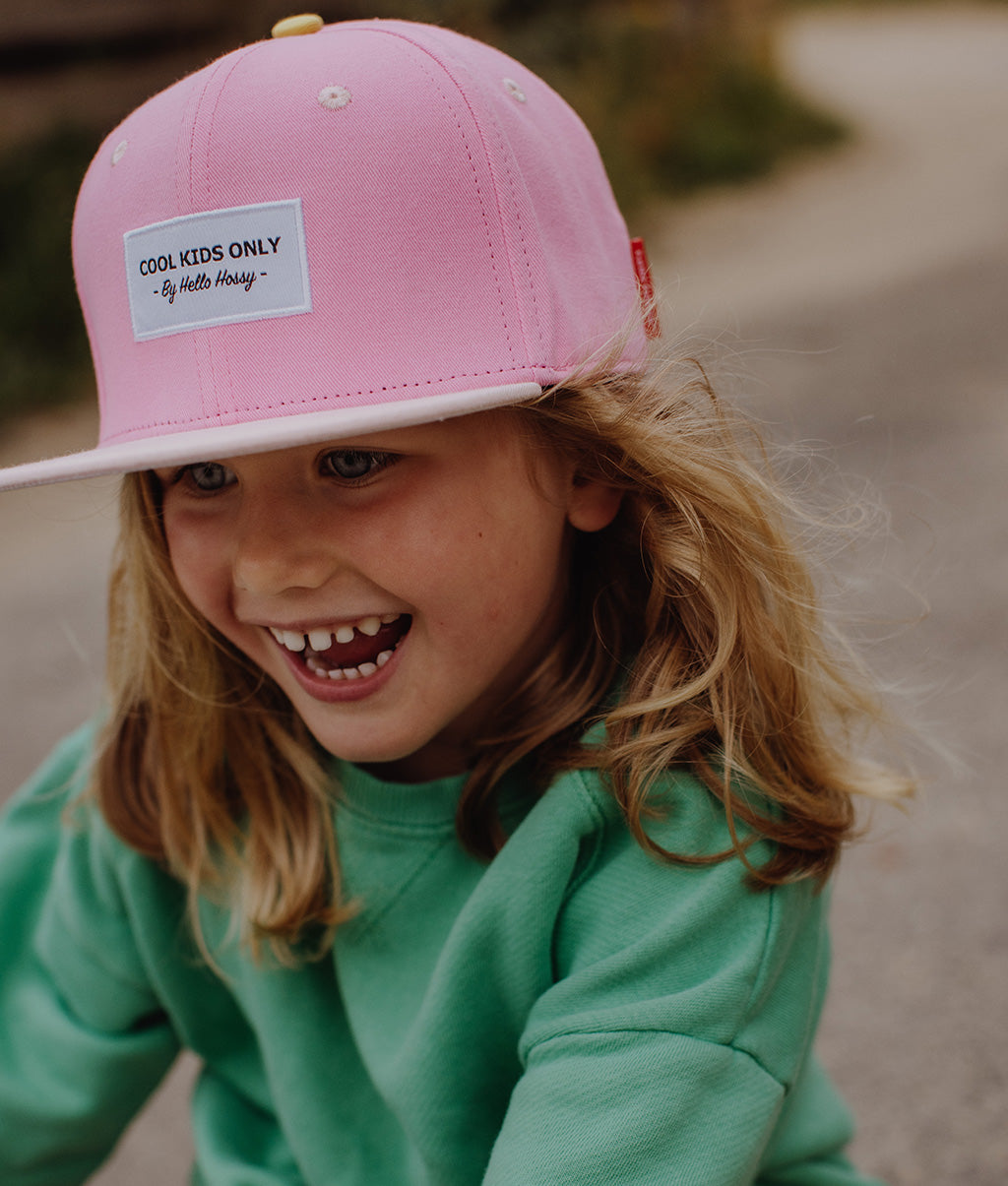 Casquette Enfants Mini Doll, visière plate, 100% coton biologique, certifiée Oeko-Tex, dès 9 mois, Cool Kids Only !