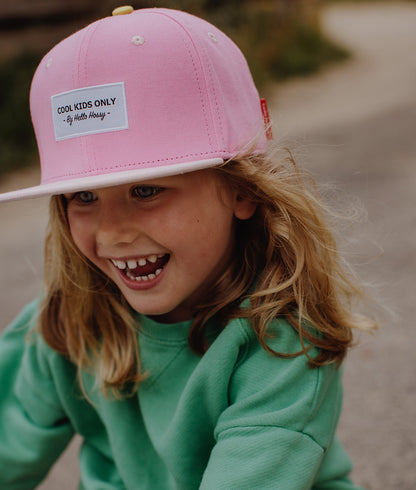 Casquette Enfants Mini Doll, visière plate, 100% coton biologique, certifiée Oeko-Tex, dès 9 mois, Cool Kids Only !