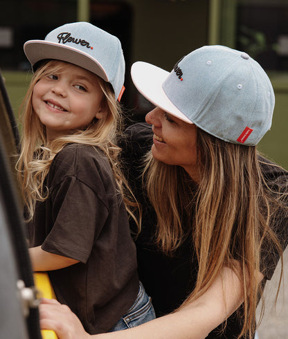 Casquette Parents-Enfants Jean Flower, visière plate, coton biologique, certifiée Oeko-Tex, dès 9 mois, Cool Kids Only !