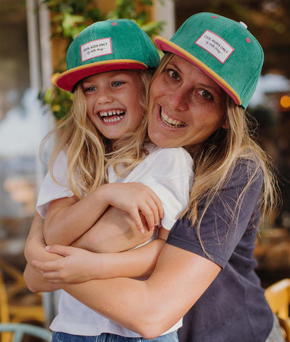 Casquette Parents-Enfants Sweet Rainbow, visière plate, velours, matchy-matchy, dès 9 mois, Cool Kids Only !