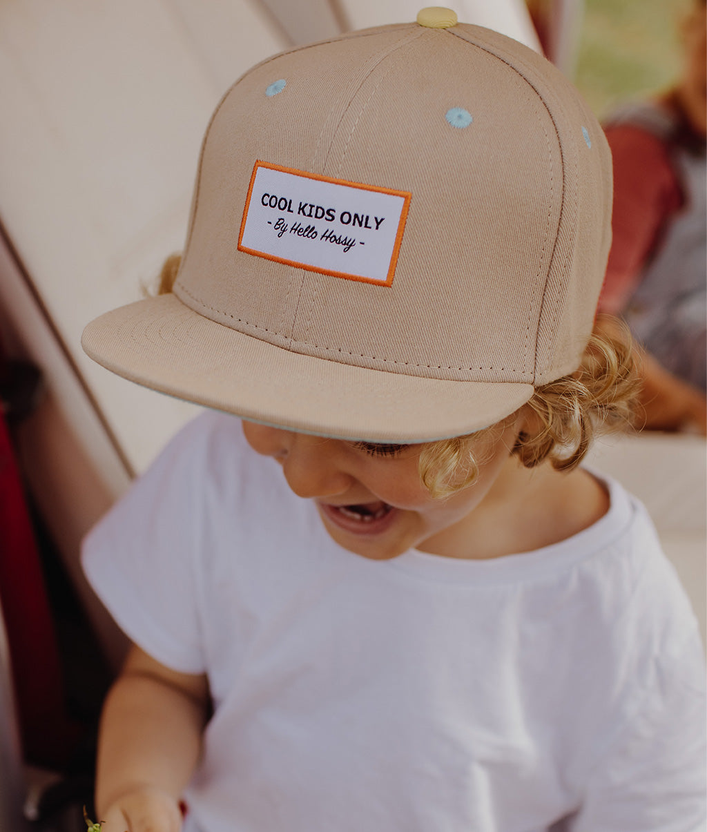 Casquette Enfants Mini Sandy, visière plate, 100% coton biologique, certifiée Oeko-Tex, dès 9 mois, Cool Kids Only !