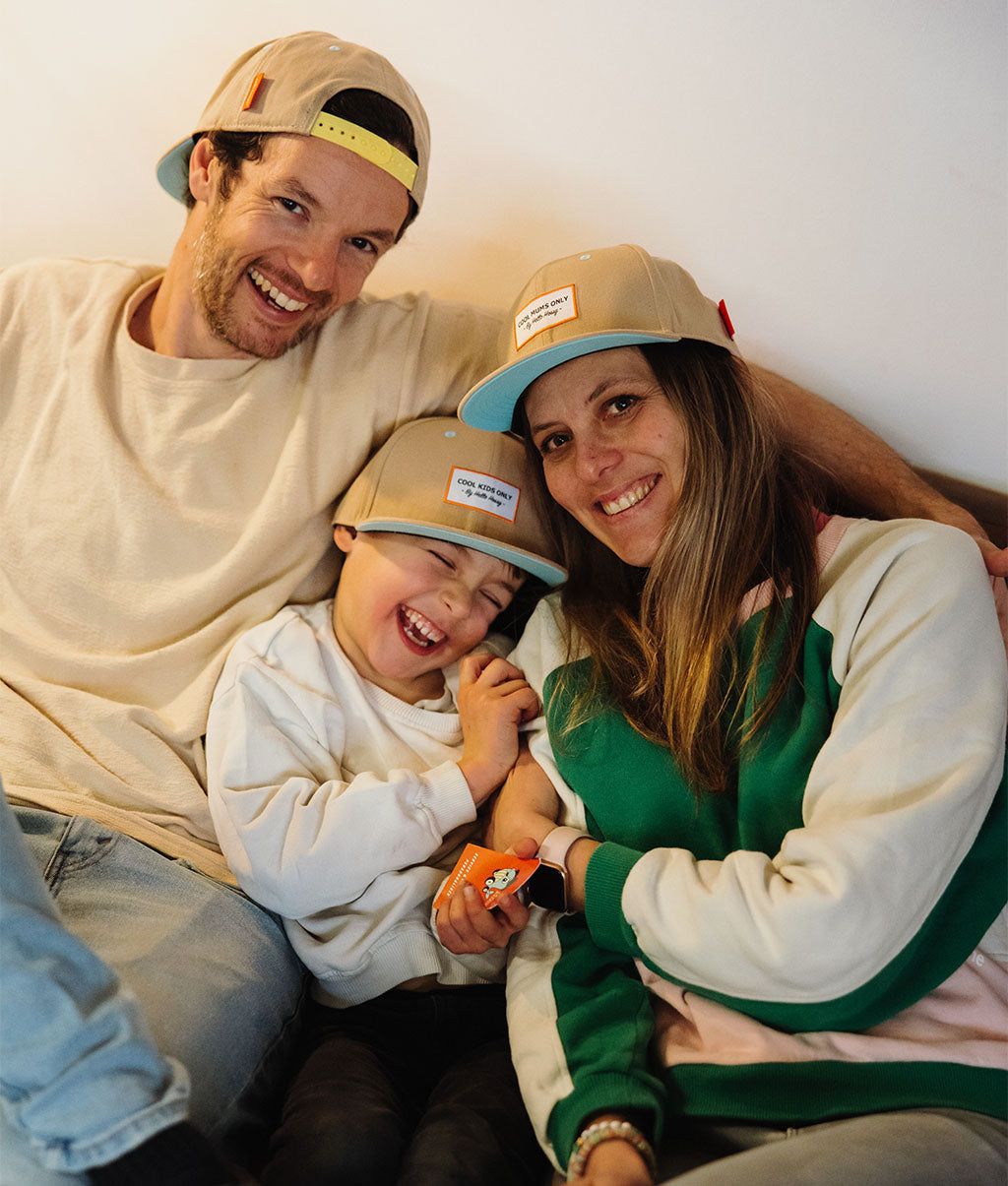 Casquette Parents-Enfants Mini Sandy, visière plate, 100% coton biologique, matchy-matchy, dès 9 mois, Cool Kids Only !