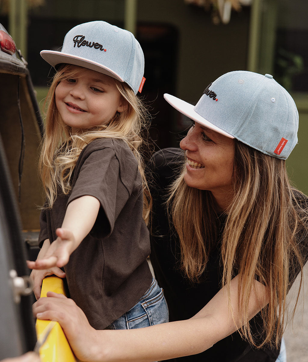 Casquette Parents-Enfants Jean Flower, visière plate, coton biologique, certifiée Oeko-Tex, dès 9 mois, Cool Kids Only !