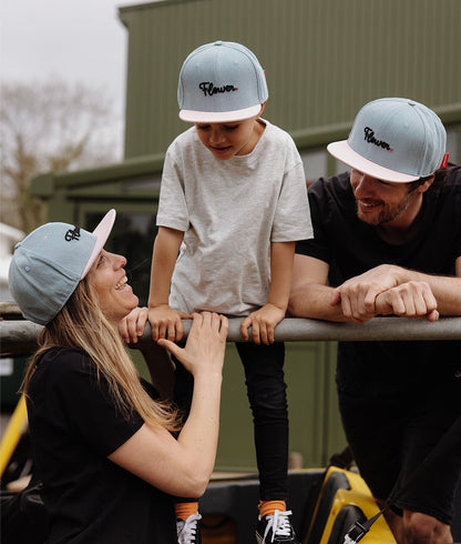 Casquette Parents-Enfants Jean Flower, visière plate, coton biologique, certifiée Oeko-Tex, dès 9 mois, Cool Kids Only !