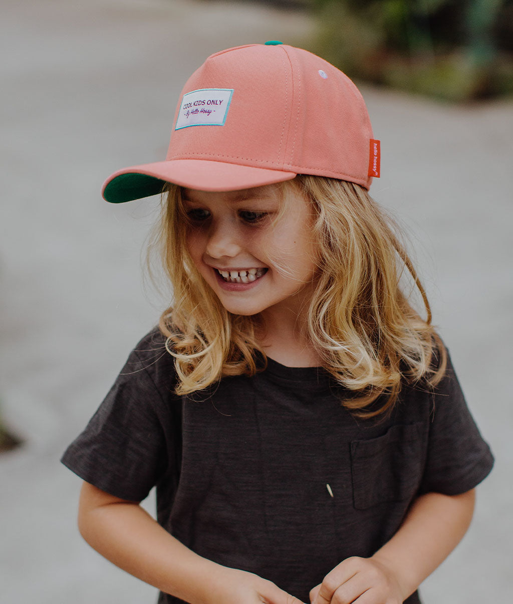 Casquette Enfants Mini Kiss, visière courbée, 100% coton biologique, certifiée Oeko-Tex, dès 9 mois, Cool Kids Only !