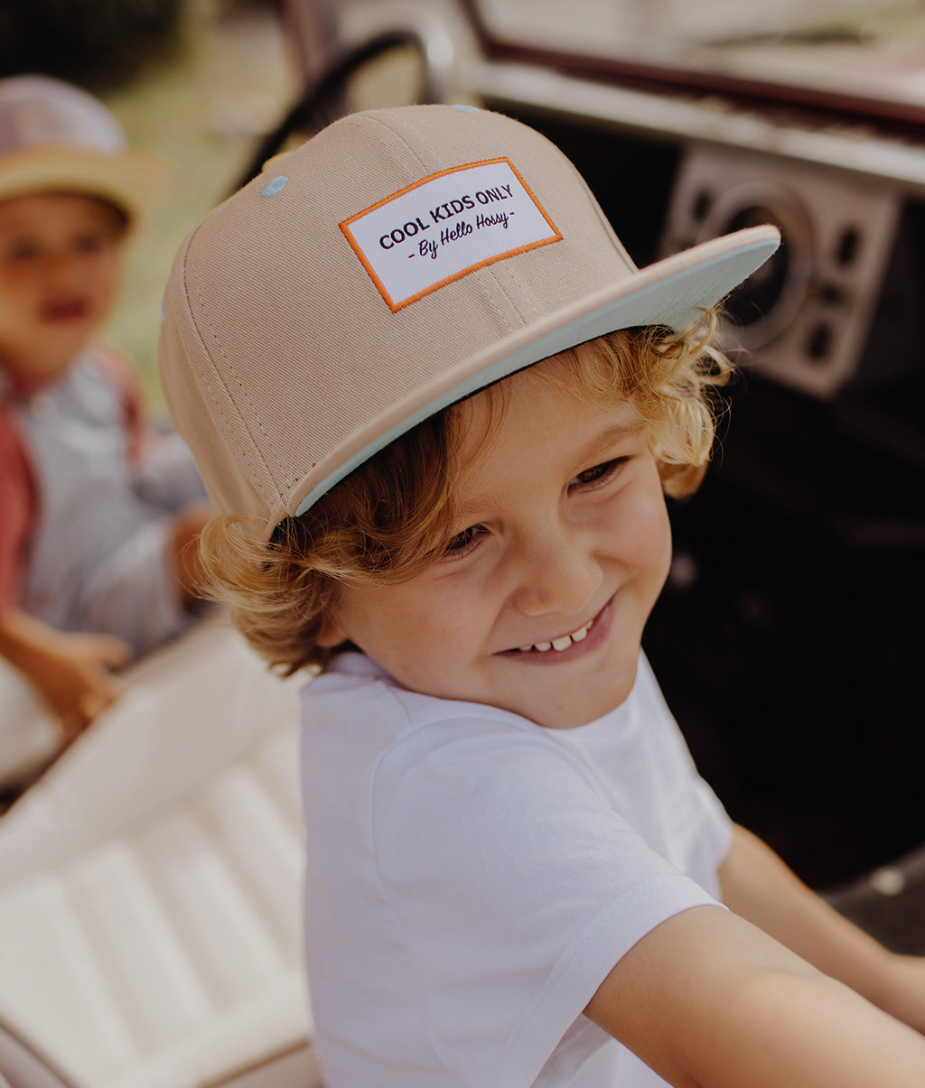 Casquette Enfants Mini Sandy, visière plate, 100% coton biologique, certifiée Oeko-Tex, dès 9 mois, Cool Kids Only !