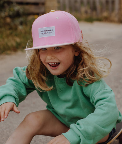 Casquette Enfants Mini Doll, visière plate, 100% coton biologique, certifiée Oeko-Tex, dès 9 mois, Cool Kids Only !