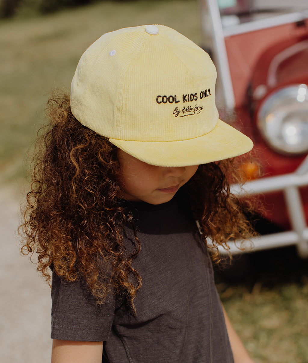 Casquette Enfants Mini Citrus, visière plate, velours, certifiée Oeko-Tex, dès 9 mois, Cool Kids Only !