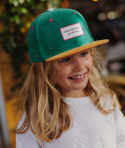 Casquette Enfants Sweet Rainbow, visière plate, velours, certifiée Oeko-Tex, dès 9 mois, Cool Kids Only !