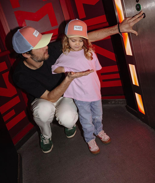 Casquette trucker orange visière jaune en duo papa enfant Hello Hossy