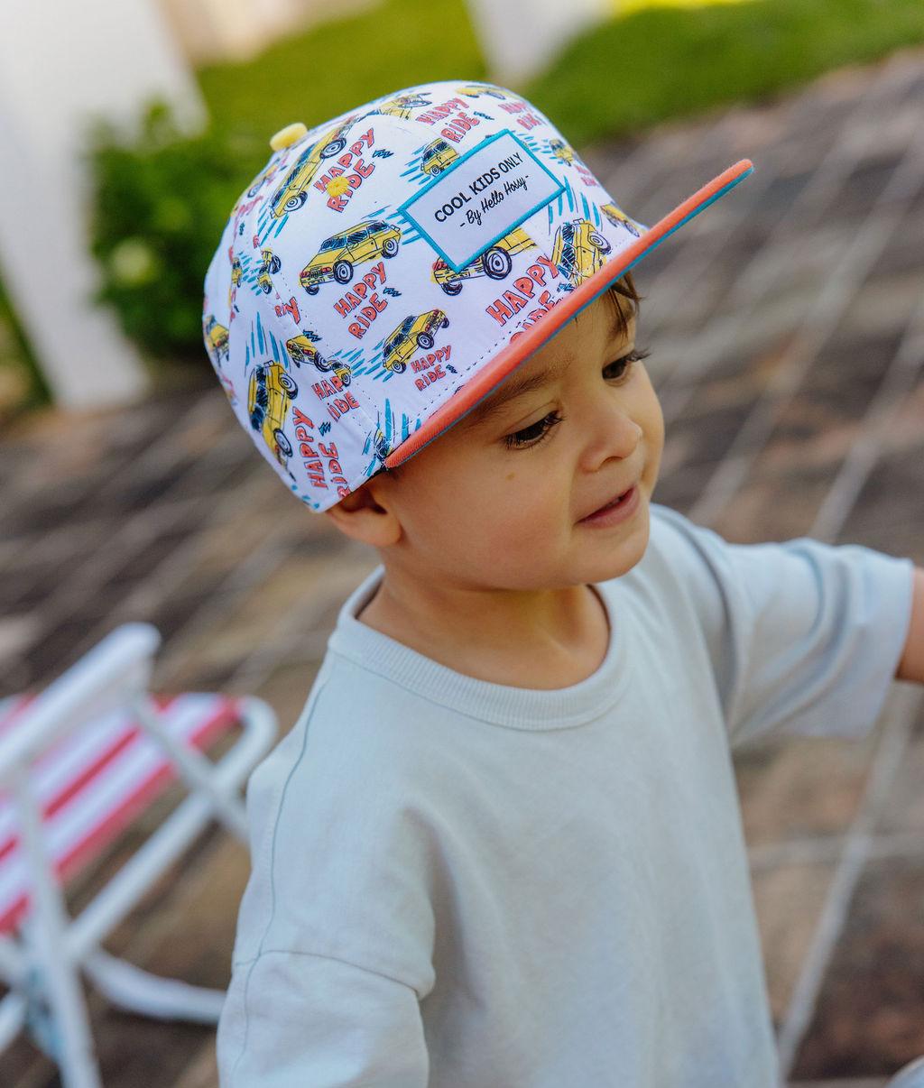 Kinderpet met motief kleurrijke auto's oranje klep gedragen Hello Hossy