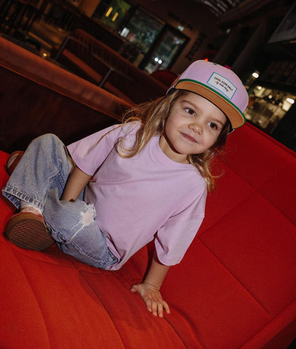 Kinderpet roze groene klep plat vizier gedragen Hello Hossy