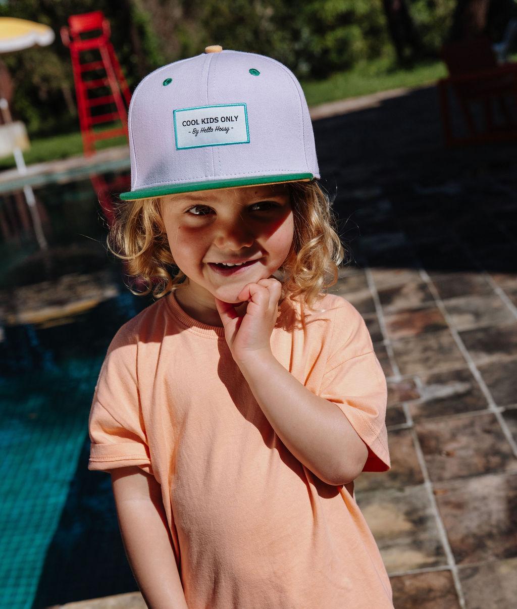 Kinderpet roze Groene klep plat vizier vooraanzicht Hello Hossy