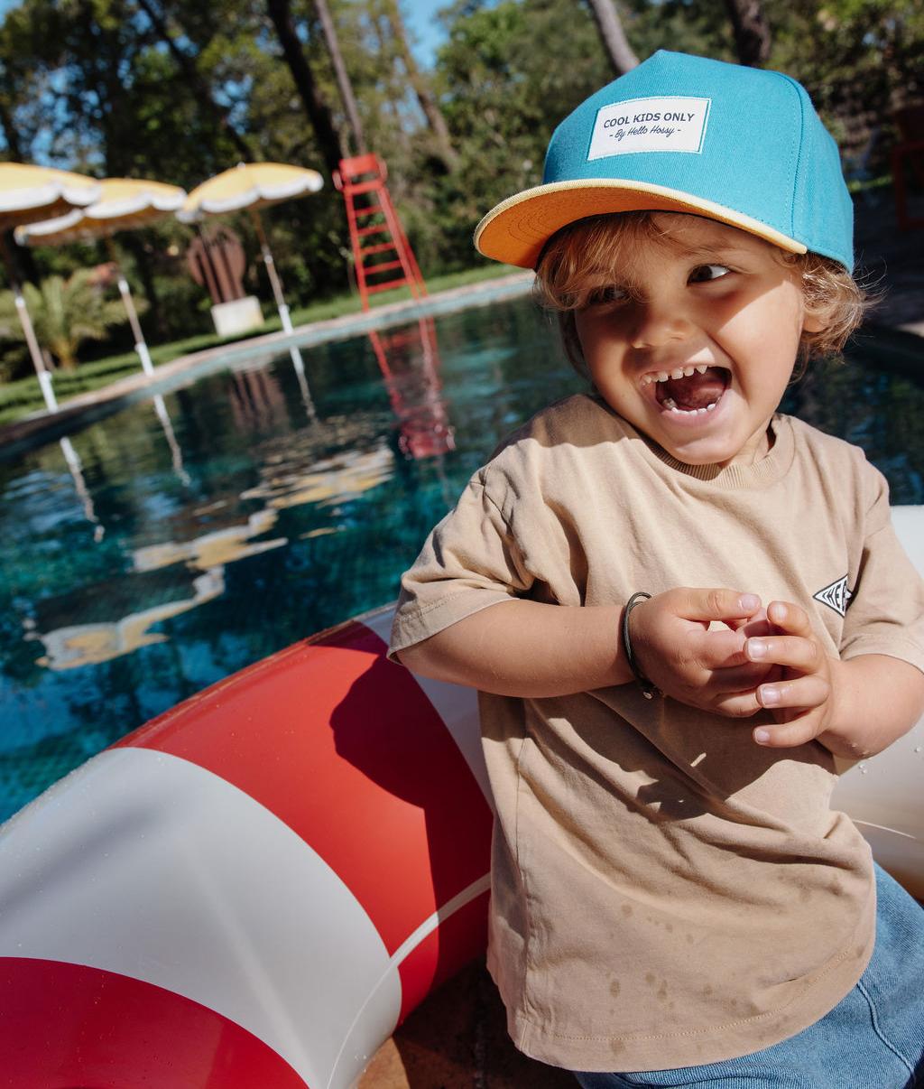 Kinderpet blauw gele klep borduursel Cool Kids Only Hello Hossy