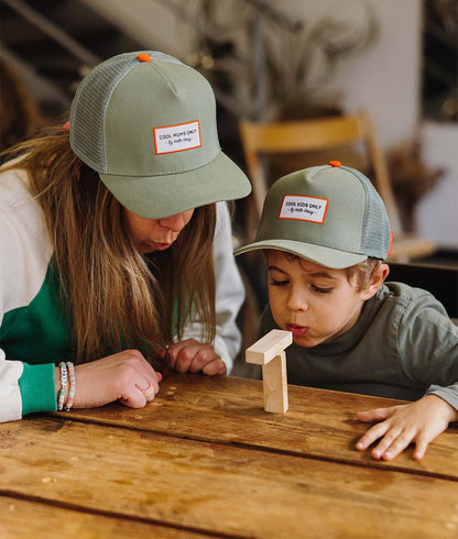 Casquette Parents-Enfants Mini Olive, style Trucker, pack famille, éco-responsable, dès 9 mois, Cool Kids Only !