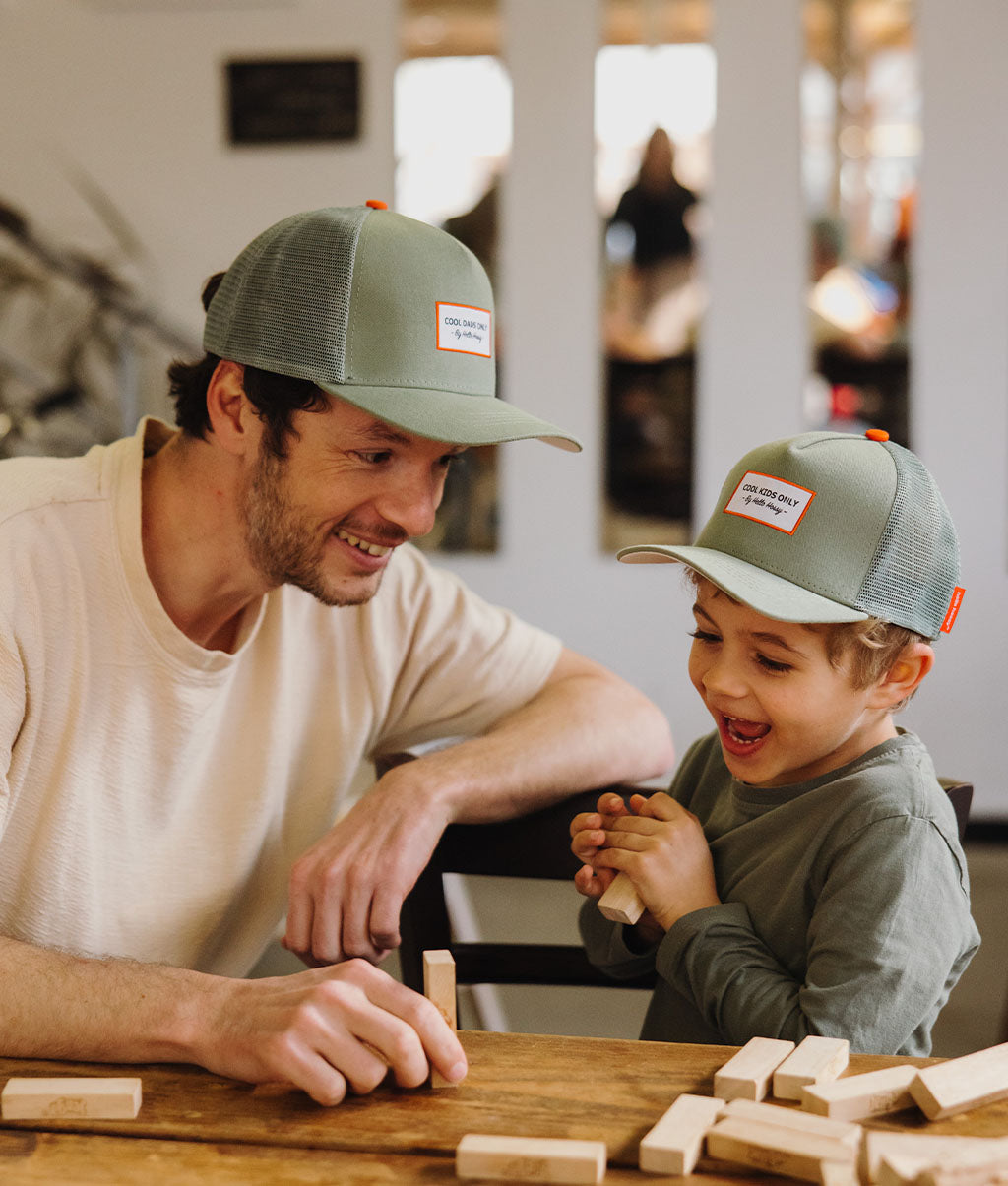 Casquette Parents-Enfants Mini Olive, style Trucker, pack famille, éco-responsable, dès 9 mois, Cool Kids Only !