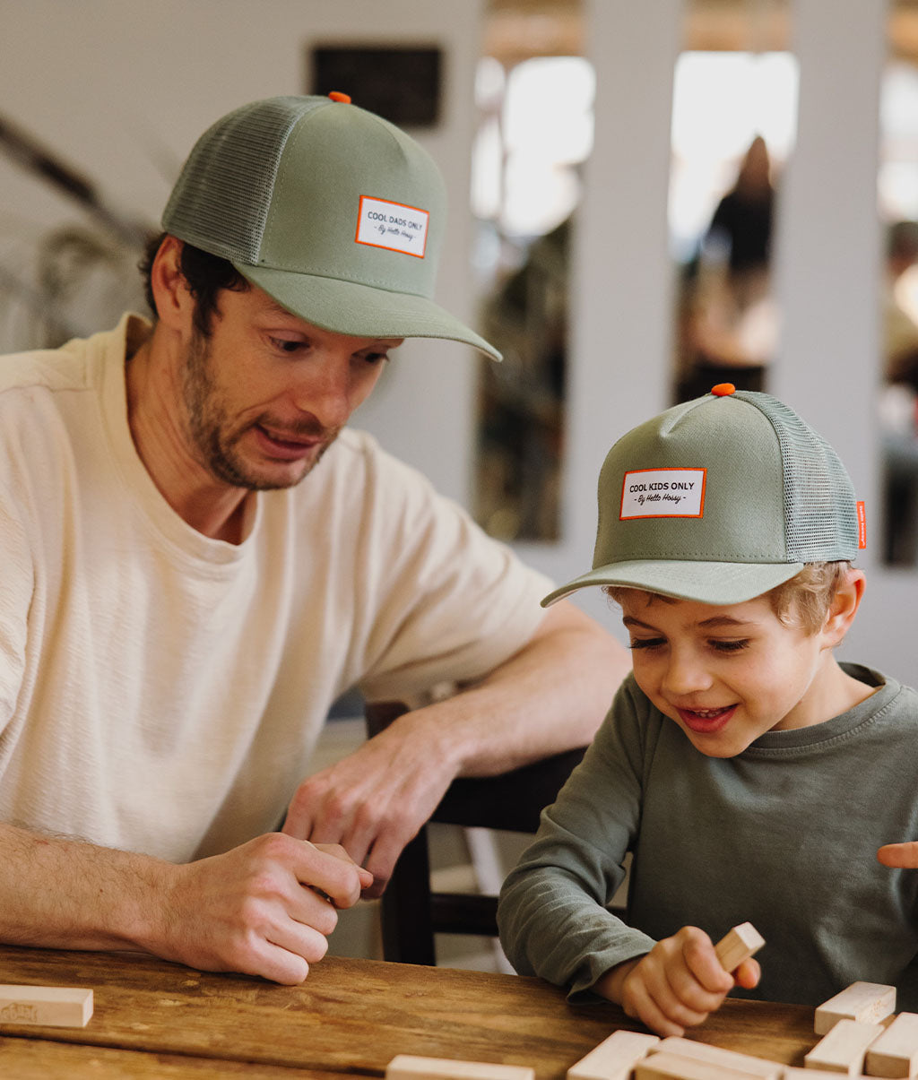 Casquette Parents-Enfants Mini Olive, style Trucker, pack famille, éco-responsable, dès 9 mois, Cool Kids Only !