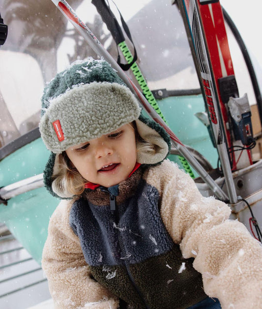 Chapka moumoute Cozy Neo portée par un enfant – vue de face – Hello Hossy