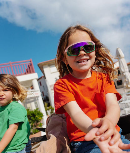 Lunettes de soleil enfant monture sport rose verres miroir verts Hello Hossy