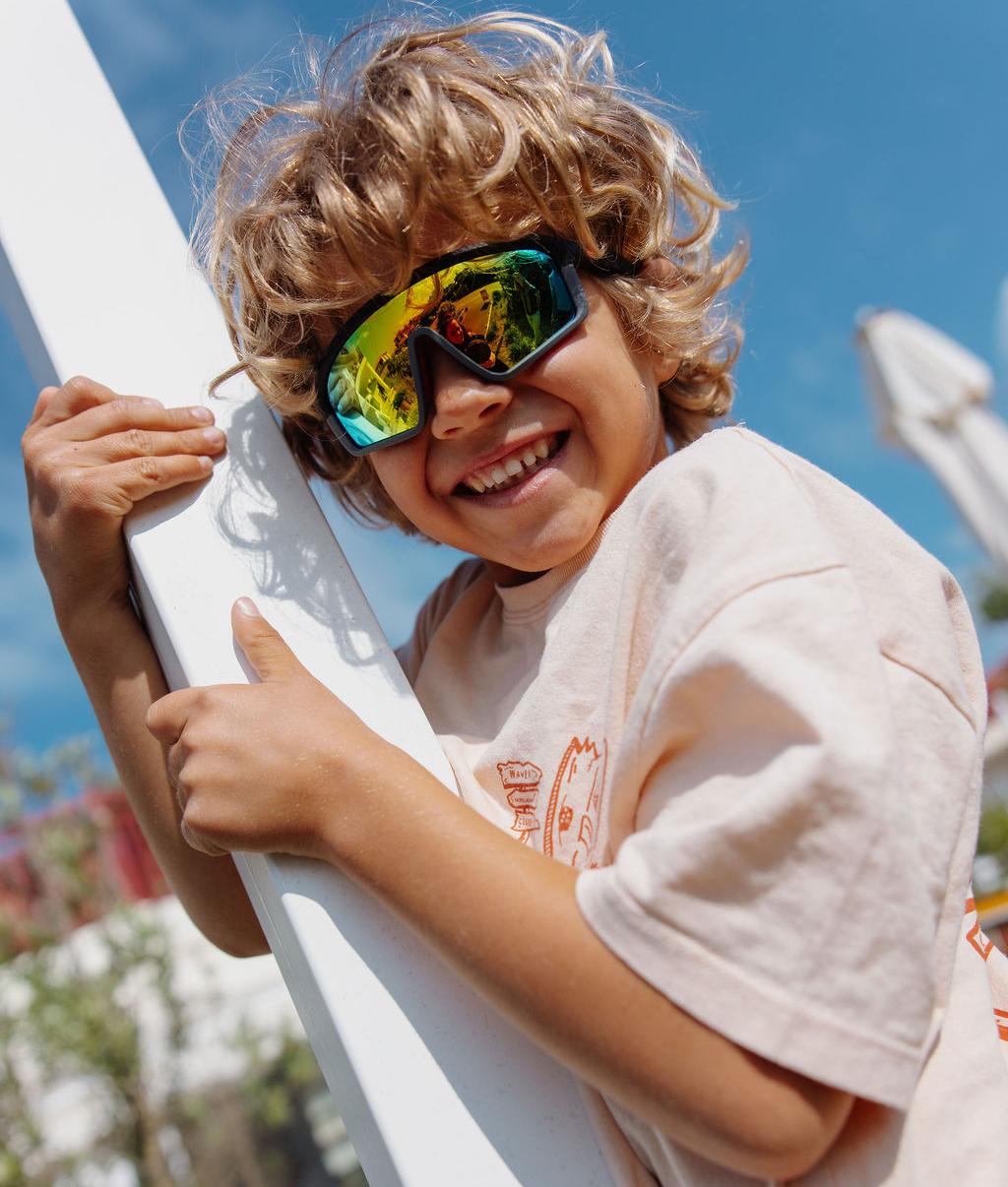 Zonnebrillen voor kinderen sportieve vorm spiegelglazen meerkleurig zwart montuur Hello Hossy
