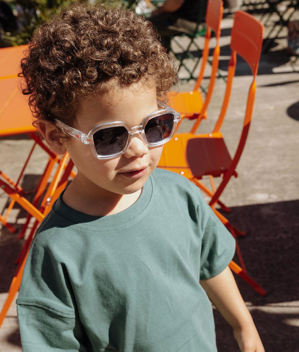 Zonnebrillen voor kinderen wit transparant vierkante vorm donkere glazen Hello Hossy