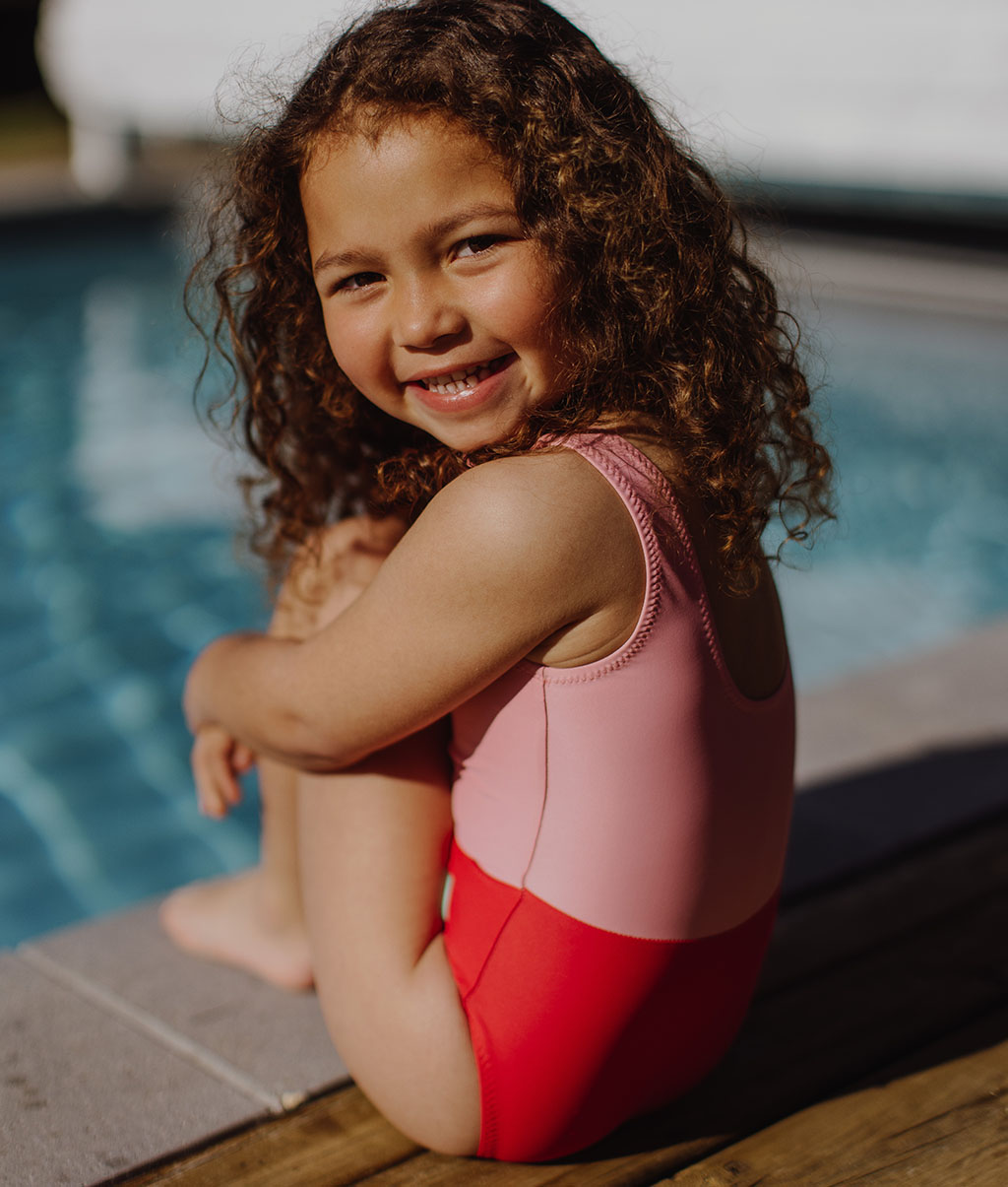 Maillot de Bain Fille Mini Framboise anti-uv, une pièce, Cool Kids Only !