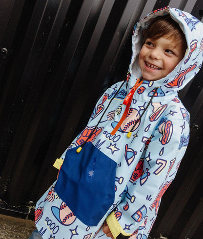Regenponcho kind blauw met Sport-prints grote zak capuchon Hello Hossy