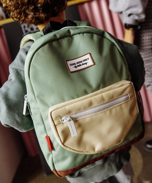 Rugzak kind groen zak beige witte sluiting Patch tekst Hello Hossy