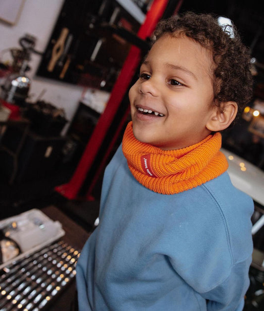 Tour-de-cou en maille doublé polaire Cocoon Indie porté par un enfant - photo lifestyle – Hello Hossy