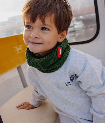 Snood kind groen geribd rood label Hello Hossy