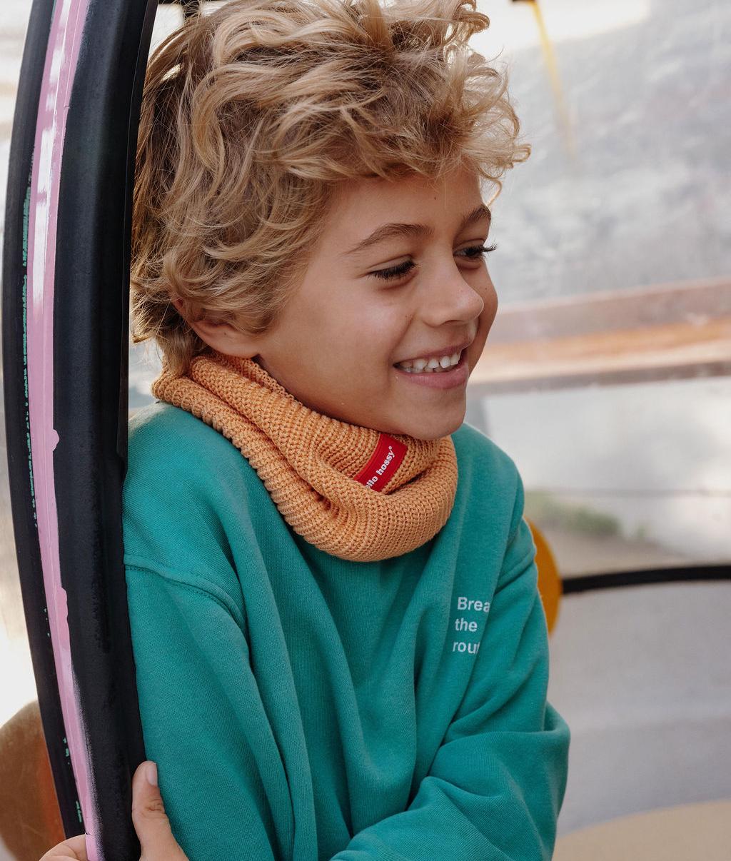 Kinder-Snood camel dik breisel rood label Hello Hossy