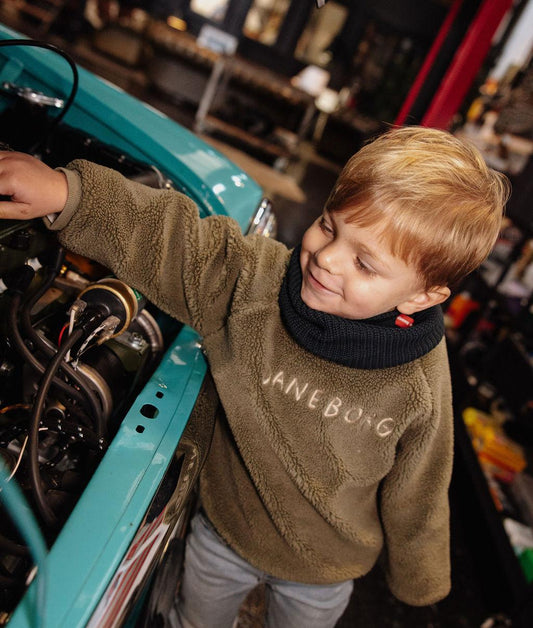 Tour-de-cou en maille doublé polaire Cocoon Polo porté par un enfant - photo lifestyle – Hello Hossy