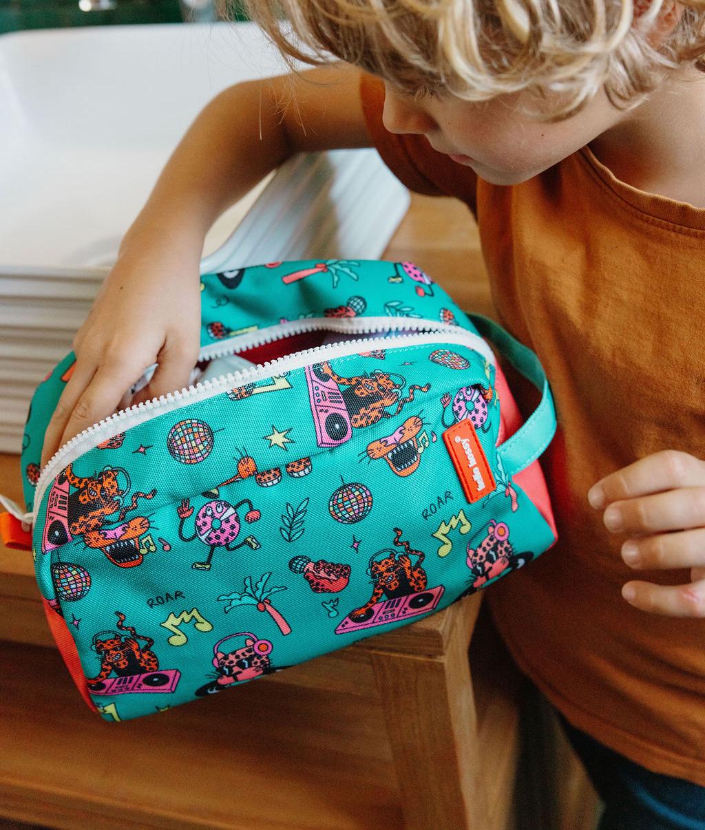 Trousse de toilette enfant vert corail imprimé musique animaux détail fermeture Hello Hossy